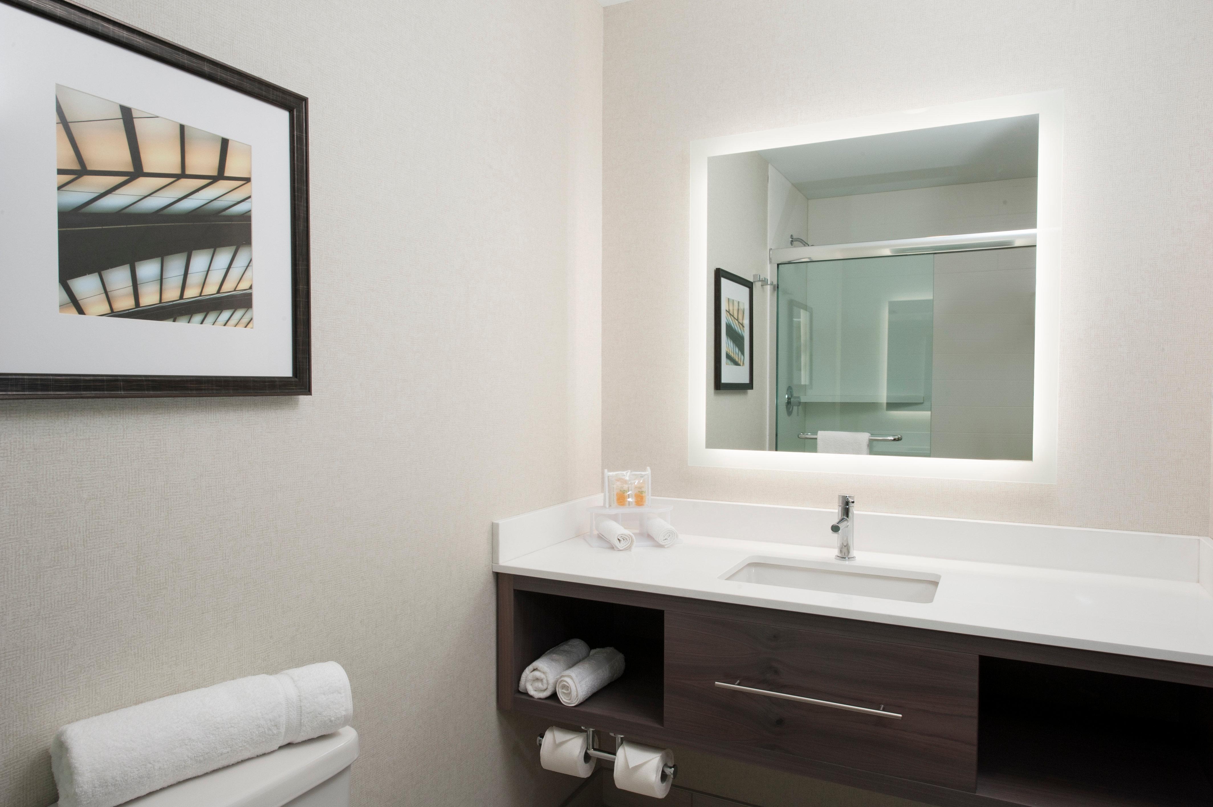 Holiday Inn Cleveland Clinic By Ihg Exterior photo